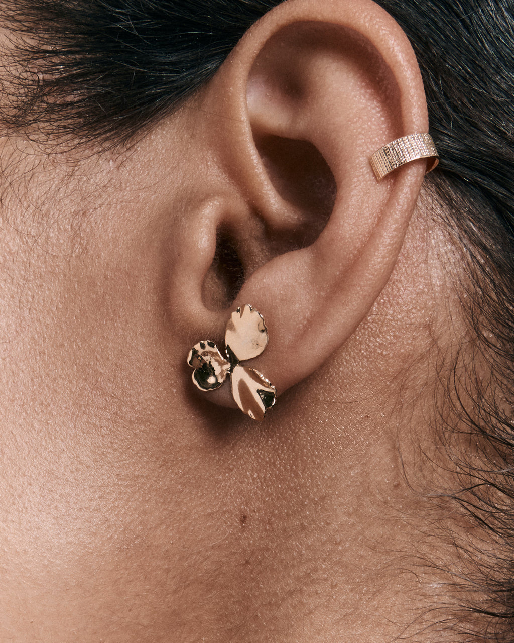 Earrings and earcuff worn, LÕU.YETU